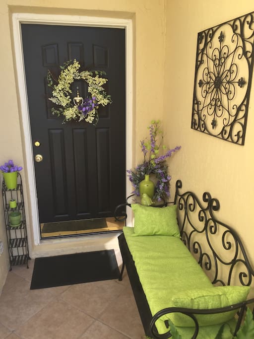 Front Entrance - Pick up your Key & Welcome Packet here