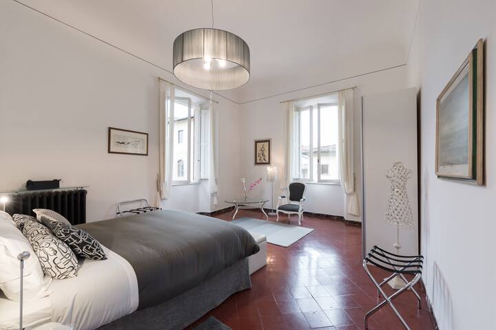 Old Bridge, Historical & Chic apt gallery image 2