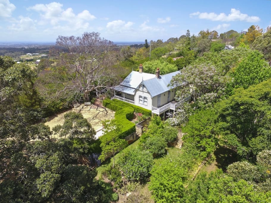 Step into history and the Hawkesbury and Blue Mountains and