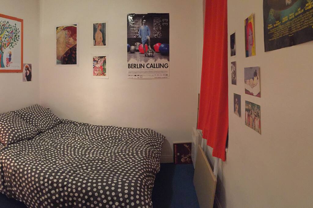 chambre avec lit très confortable et douillet