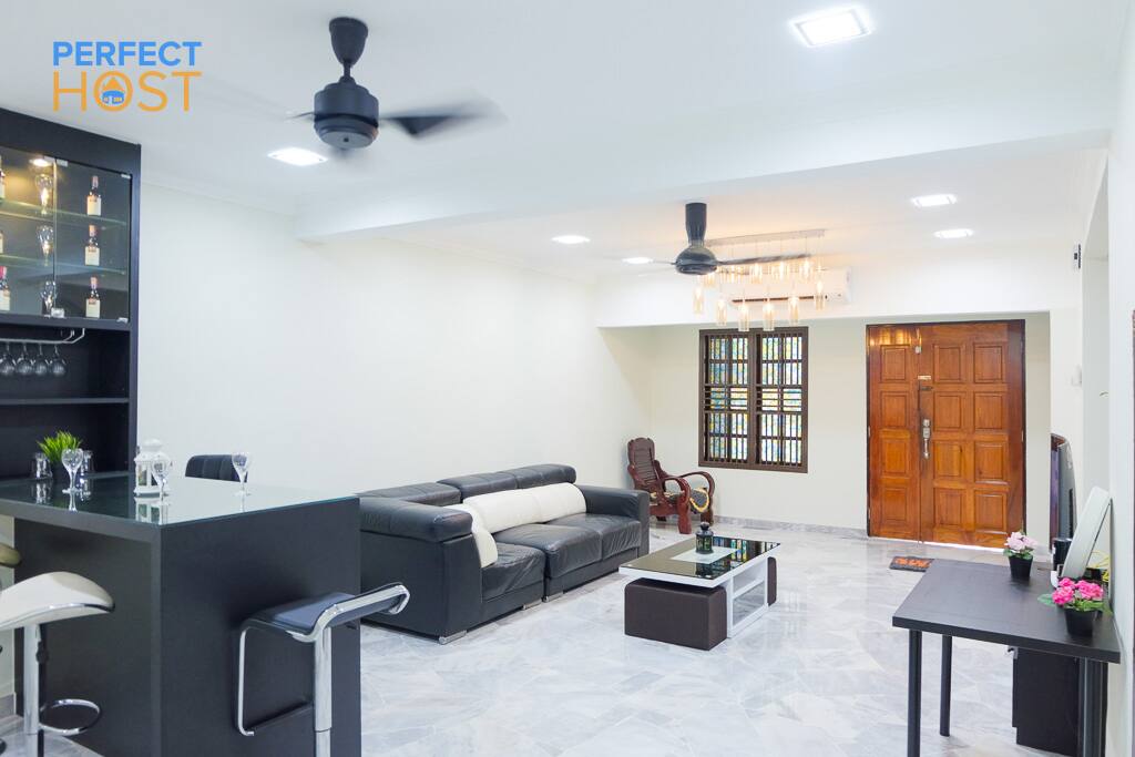 Spacious living room