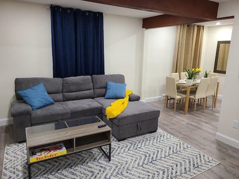 Top Airbnb: Cozy 2 Bedroom Apt King & Queen 15 minutes to nyc in Yonkers