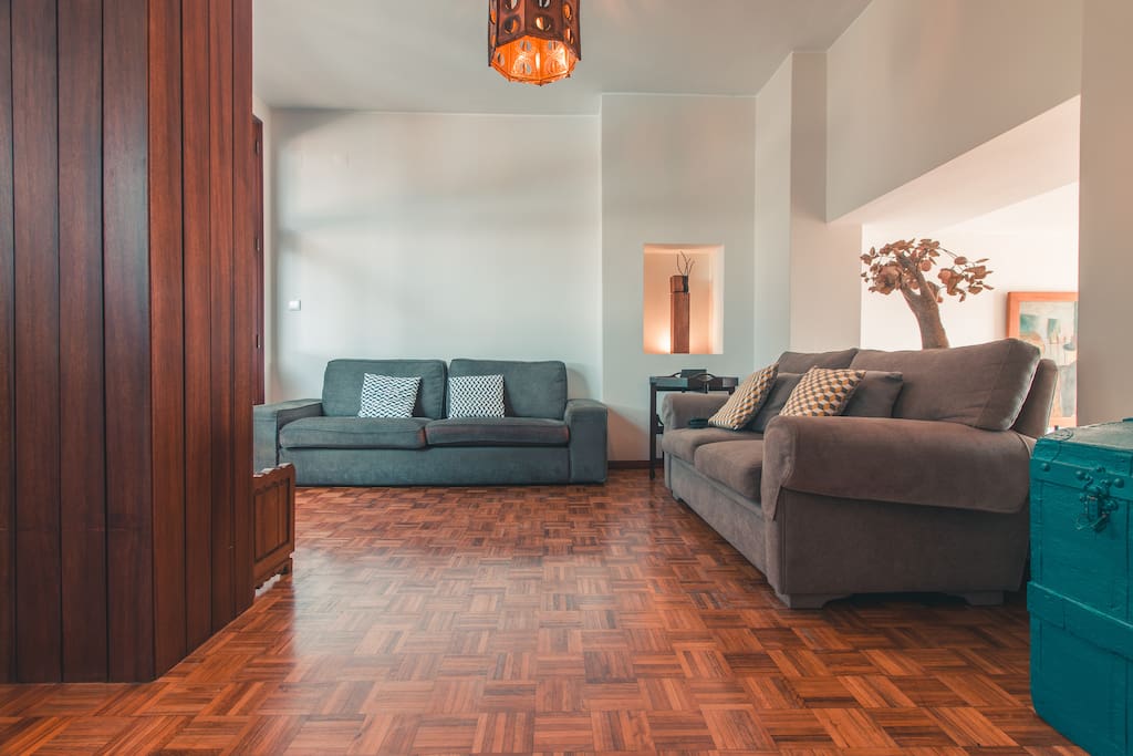This large living room is perfect to chill, read a book or just have a nice conversation.