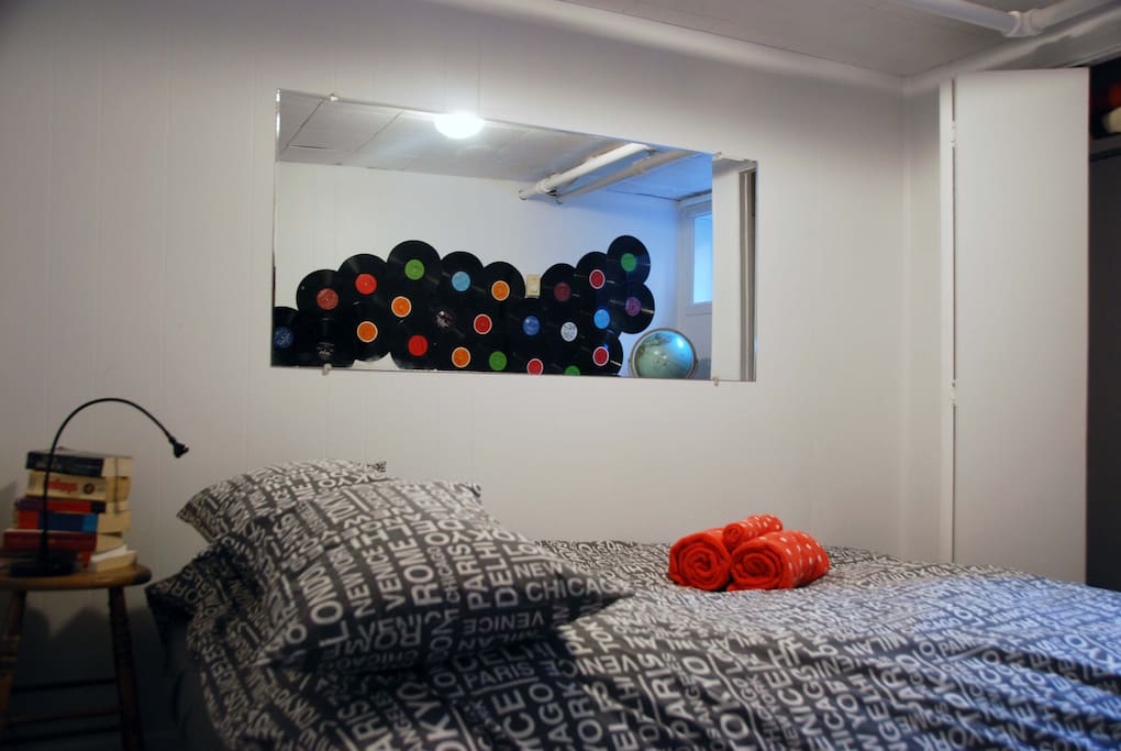 Bedroom / Chambre à coucher