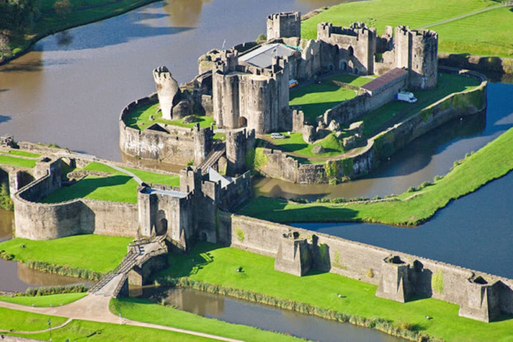 Caerphilly castle-impressive, beautiful banquet hall, suitable for weddings!