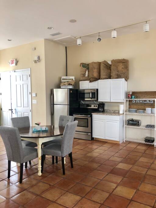 Full Kitchen