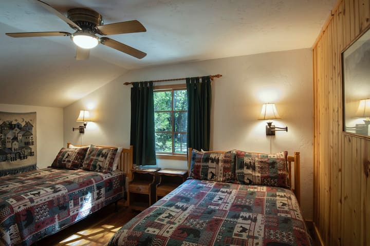 ห้องที่สองพร้อมเตียงขนาดใหญ่ 2 หลัง