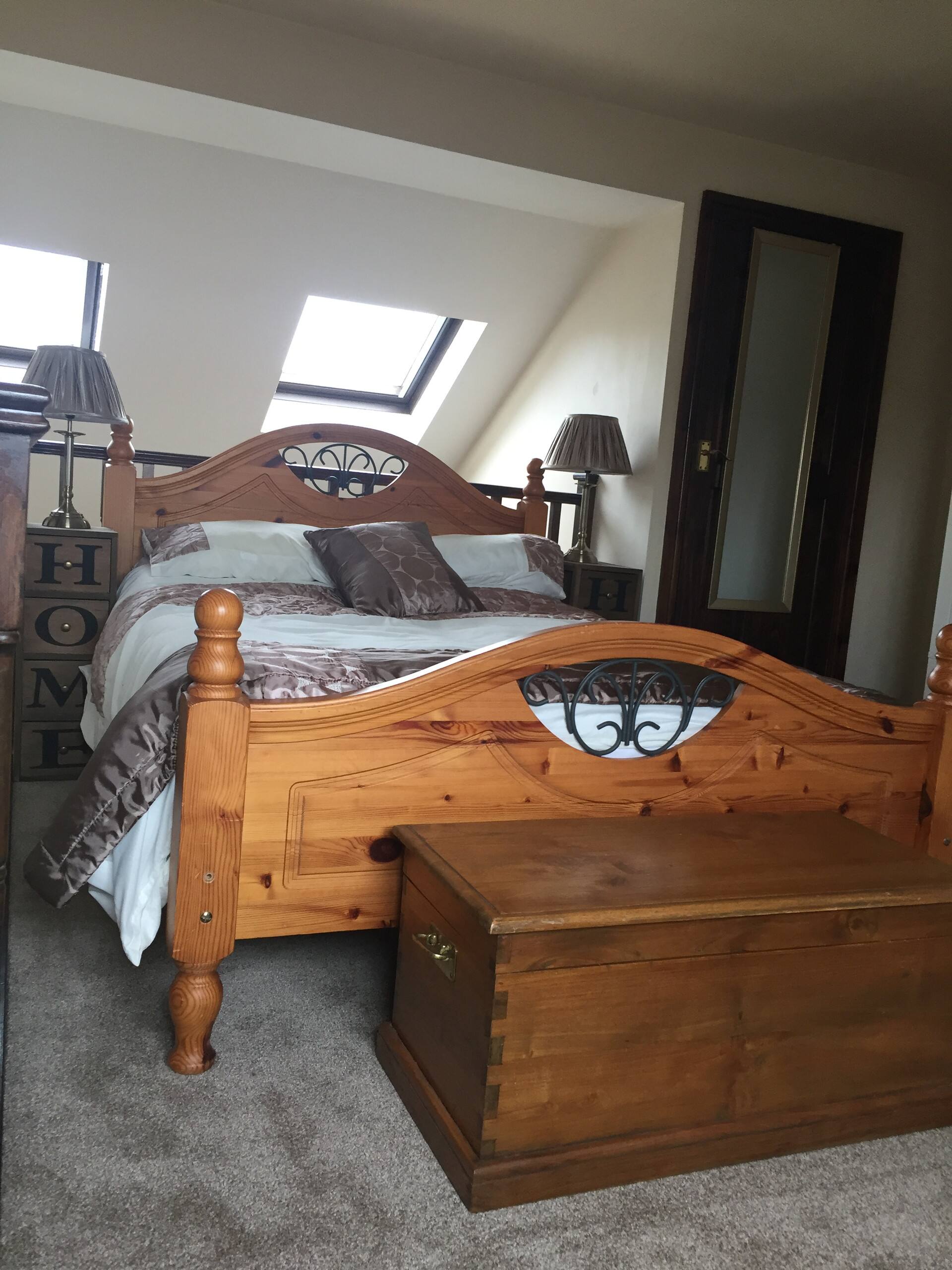 This annexe has a warm and welcoming feel.