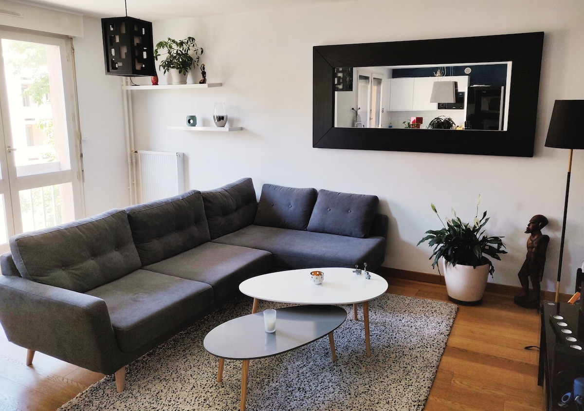 Popular Airbnb listing: Fully renovated apartment in the city center in Amidonniers / Compans Caffarelli / Brouardel