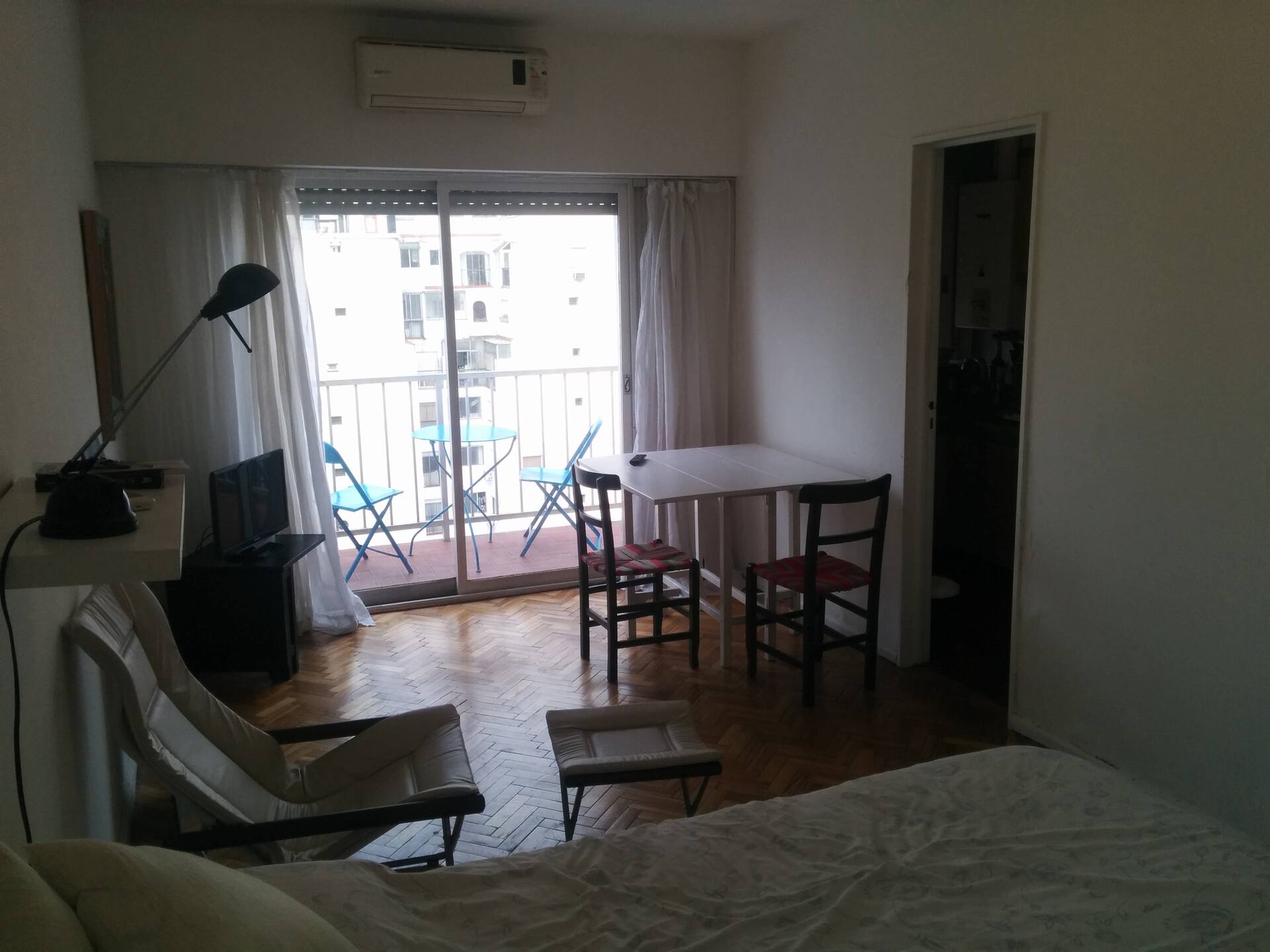 Kitnet reformada com varanda no 10º andar em Palermo