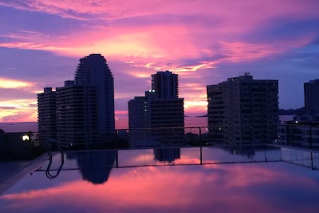 bel appartement avec piscine sur le toit vue mer