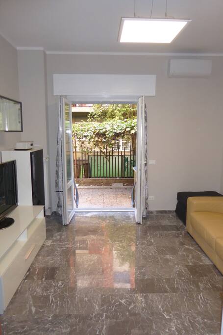 Solone con divano e Pouf letto