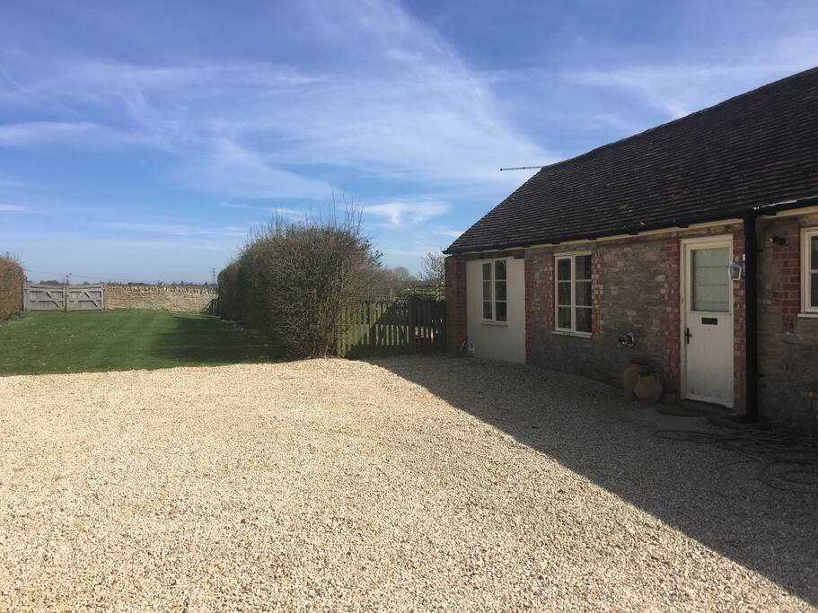 Private entrance access to fields and public footpaths