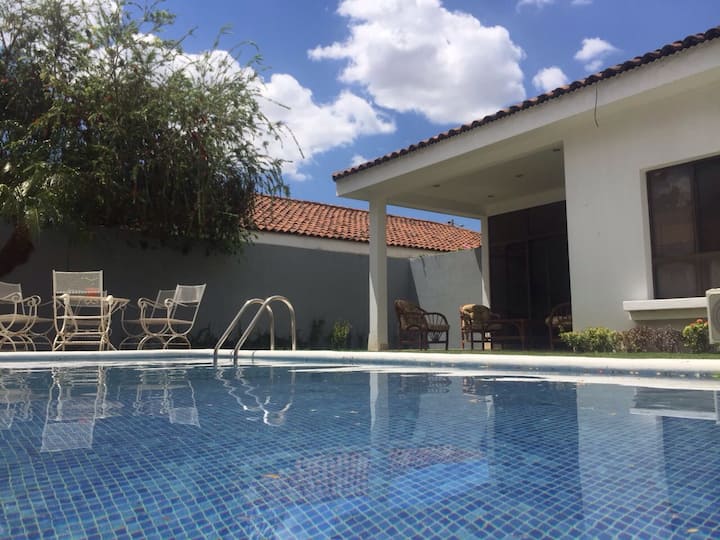 Summertime Villa, the pool is just for you! — 3 bedroom vacation rental in Departamento de Managua
