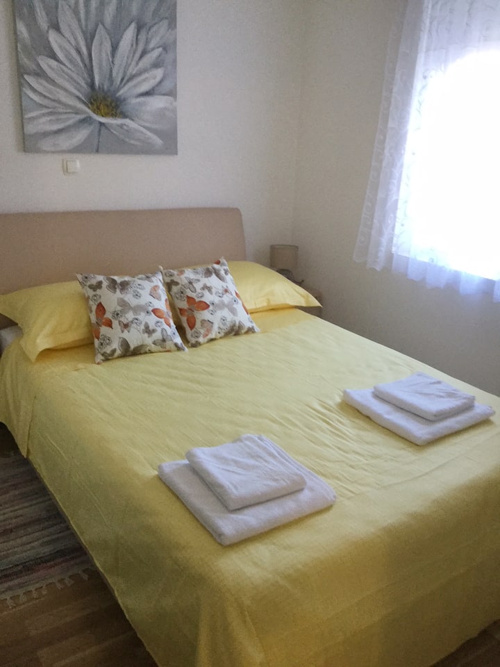 ห้องนอน 1 (ชั้นแรก)
