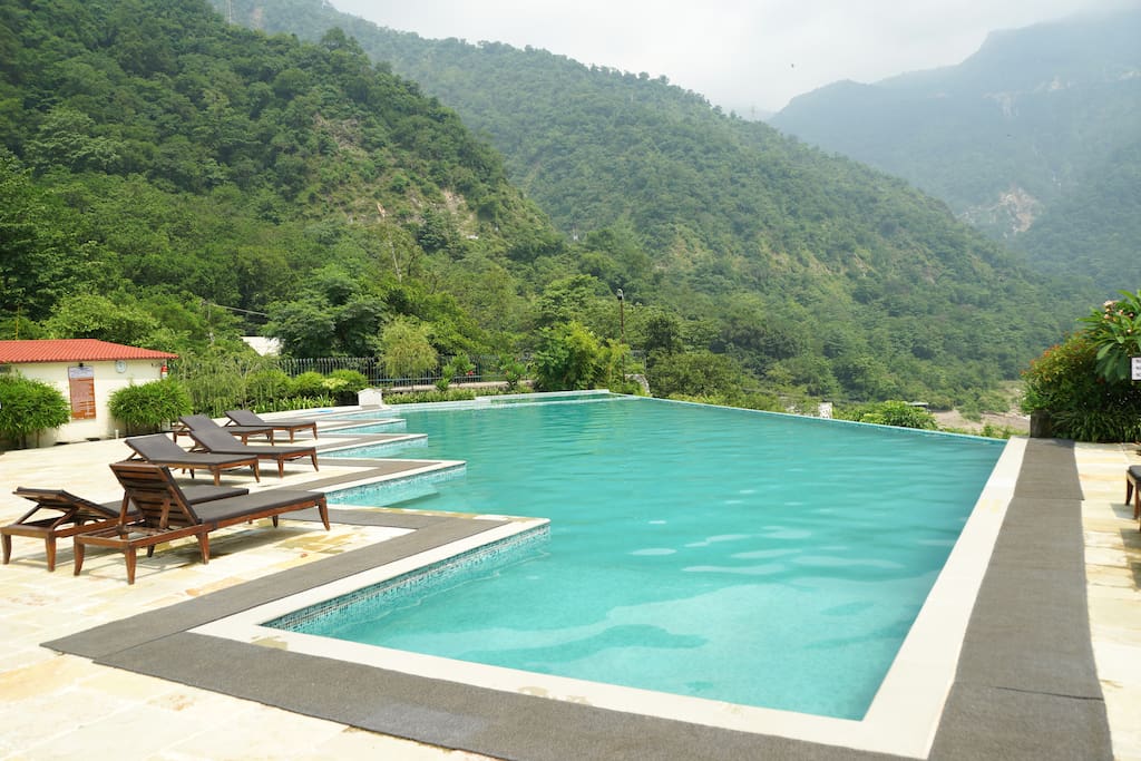 Very well maintained swimming pool with lifeguard on duty.
