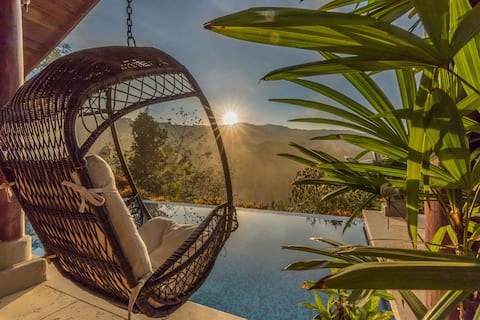 Luxury Comfortable Villa, Outstanding Valley View!