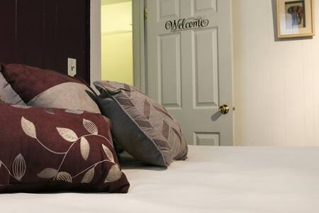 Welcome to JoMo's, We put the urban in Eastown.