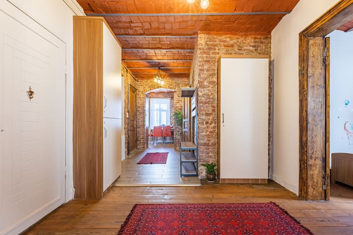 Design Apt A/C ★Sauna★ Balcony, 1 min Galata Tower