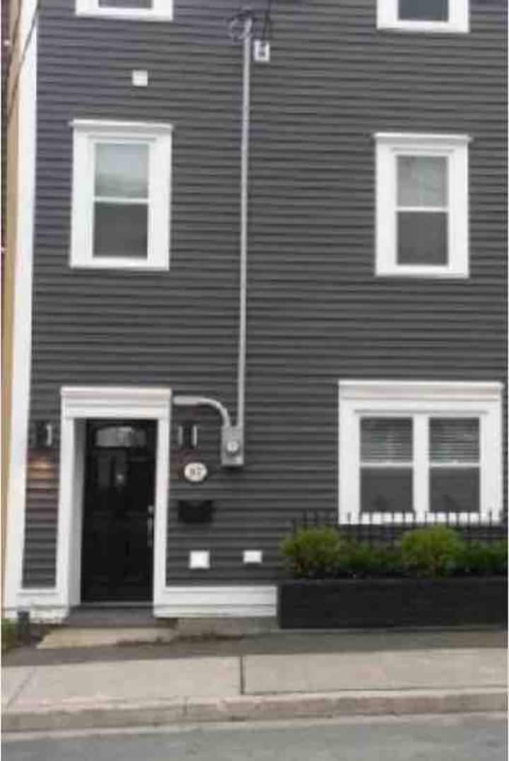 Comfort & Convenience in Downtown (Shared house)