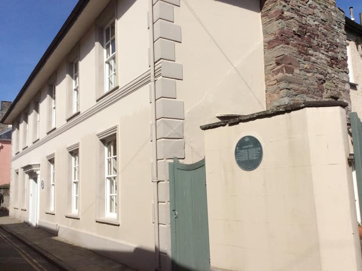 Self contained wing of historic townhouse