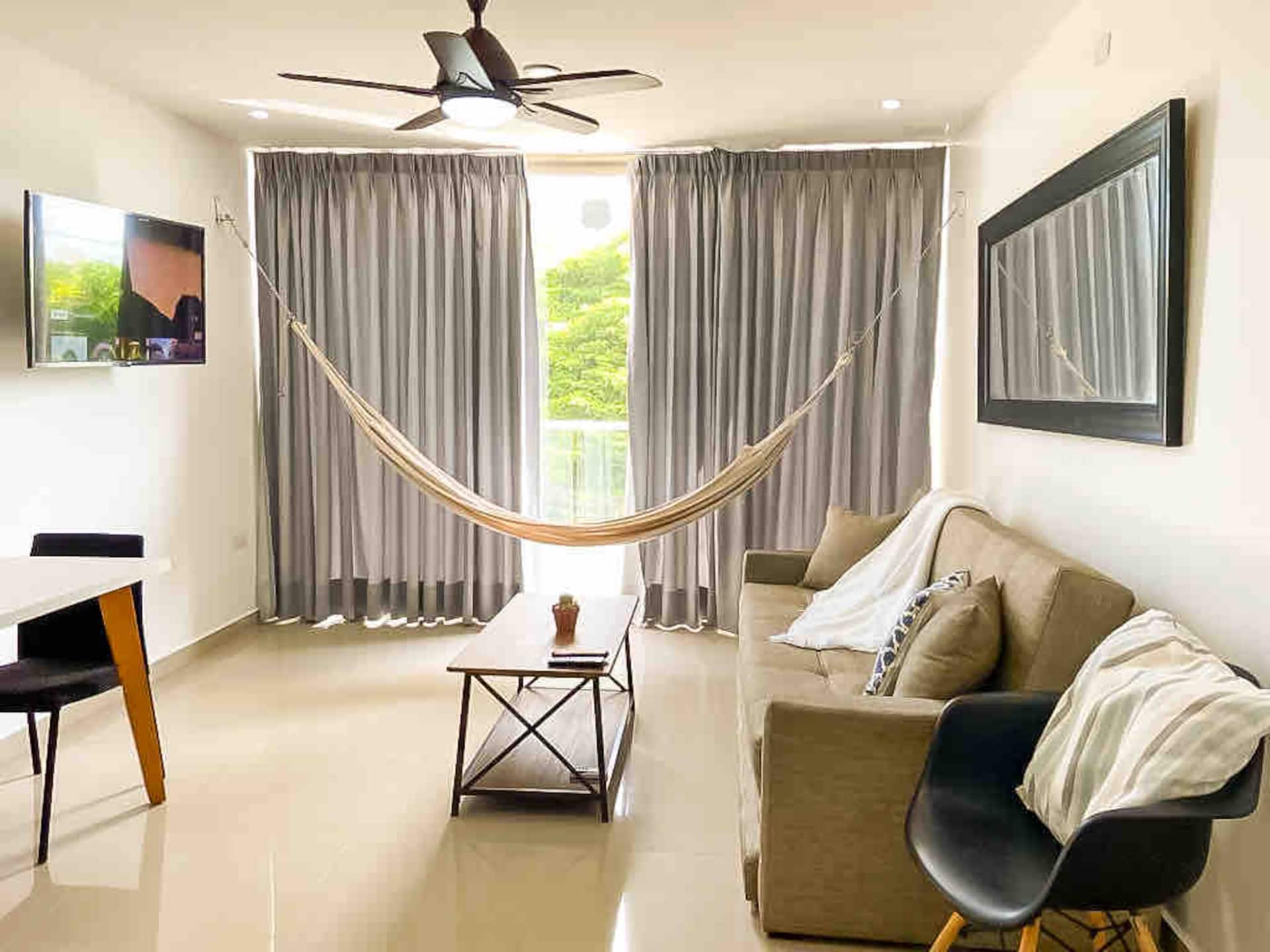 Beautiful 2-bedroom apartment, A/C, no Airbnb fees