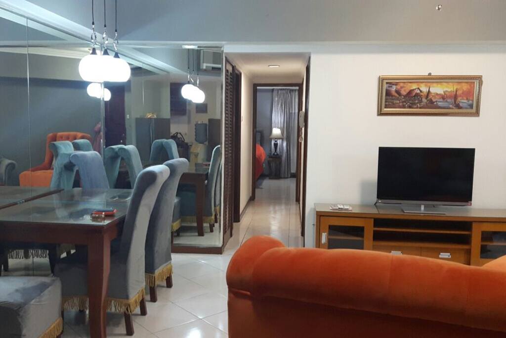 Living room, facing to the bedroom alleyway