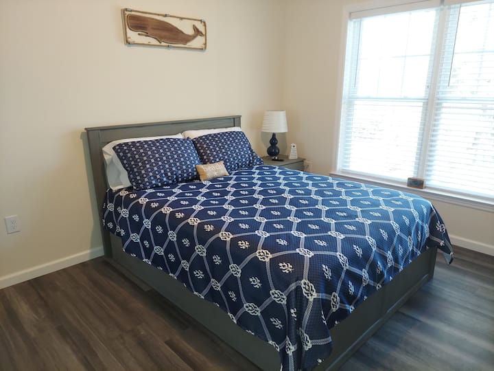 Ამას გარდა, ორადგილიანი საწოლის ქვეშ ორადგილიანი საწოლია 