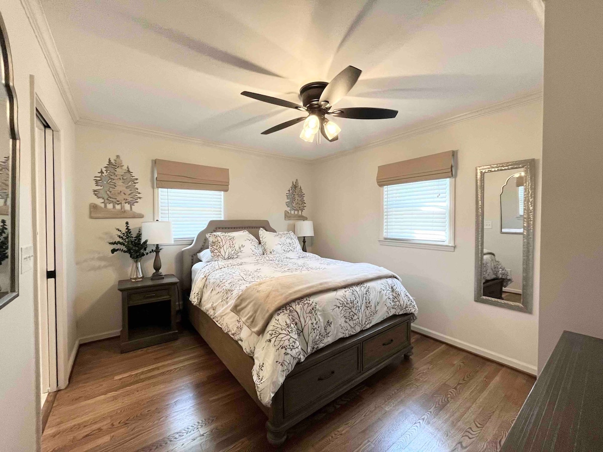 Queen bed in the master bedroom