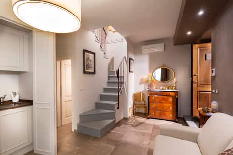 Popular Airbnb listing: La Corte - QK Costa 58 Home Tower in Florence