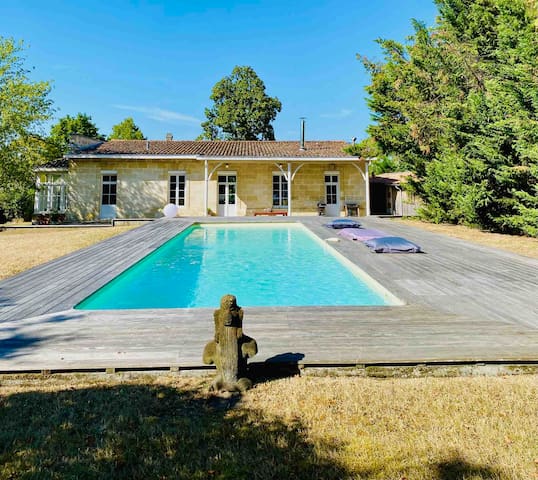 Chartreuse 250m²/ Piscine / Parking