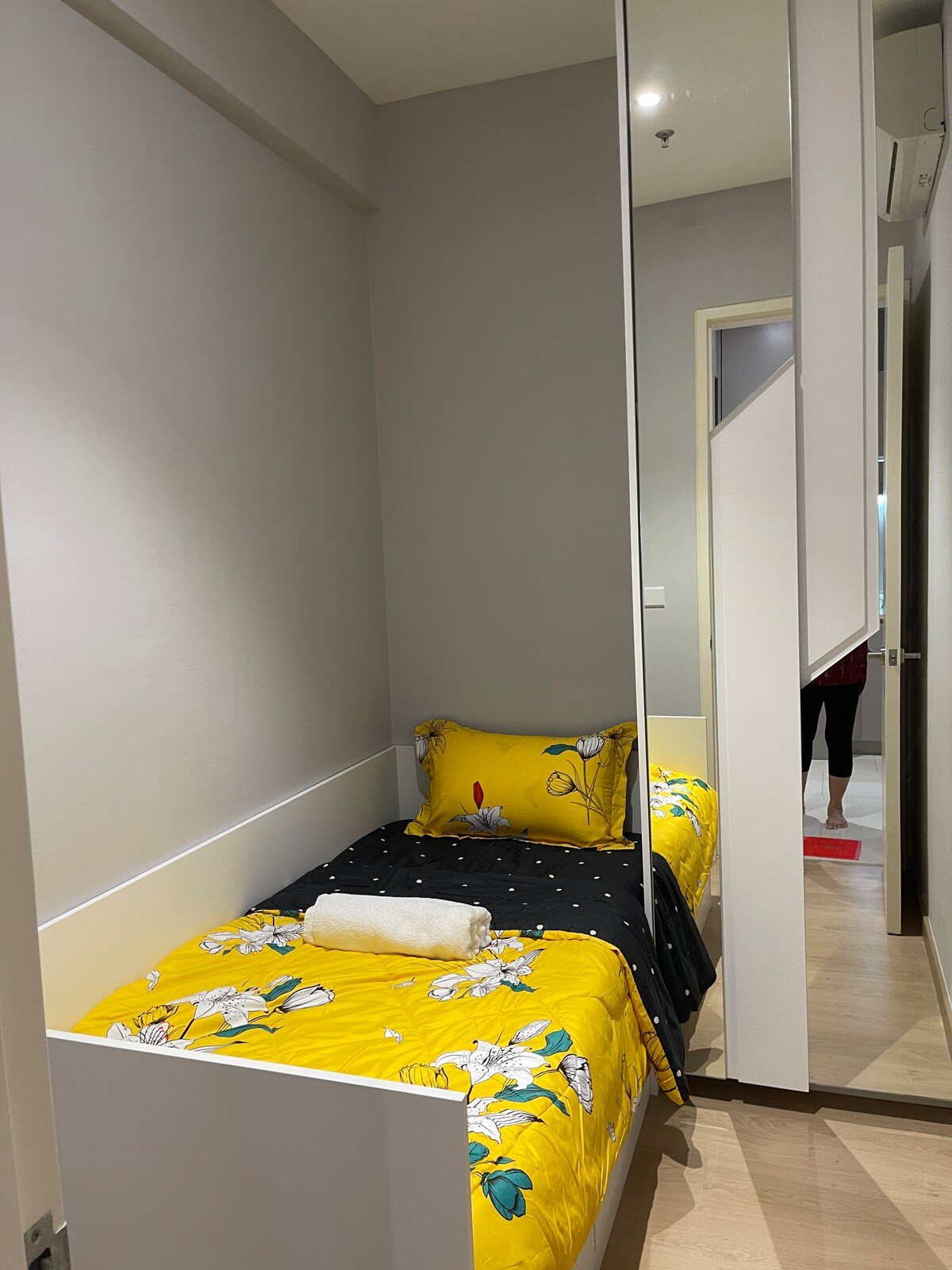 Единечен кревет (широк 150-179 см) за возрасни