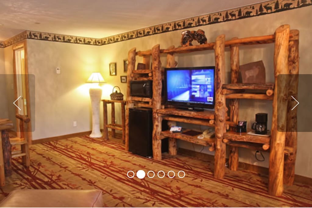 Gateway Honeymoon Suite
Designer Custom Aspen Log Entertainment Center