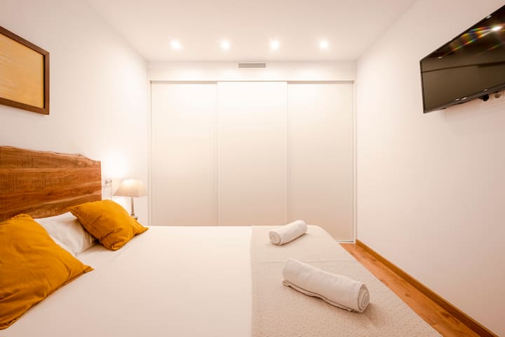 4号卧室，双人床。