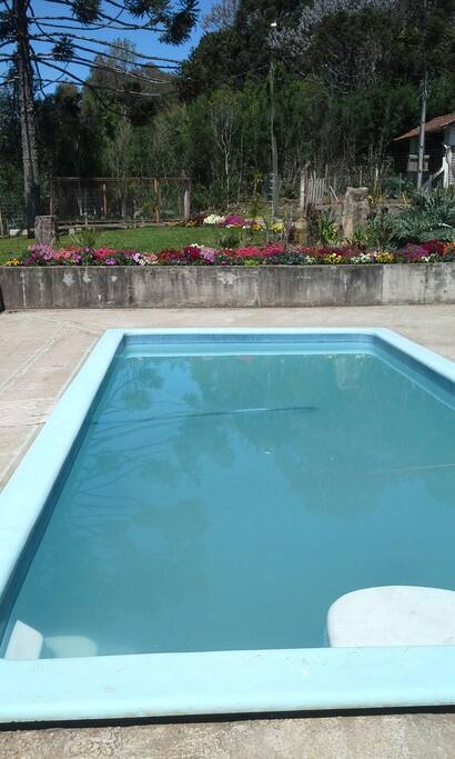 Piscina, que pode ser aquecida.