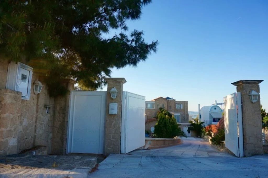 Villa Janet, Main Gate & Garage Doors