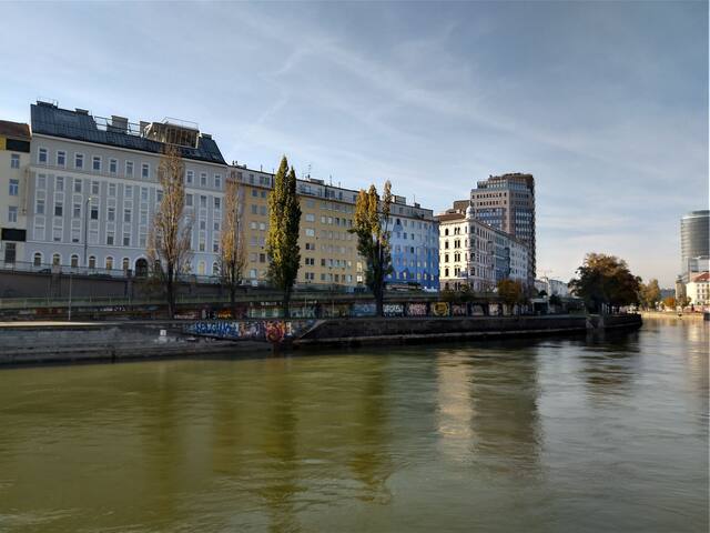 Family apartment with two bathrooms near to city