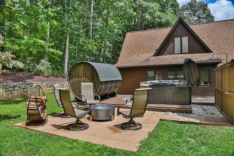 Asheville Chalet w/ Guest House