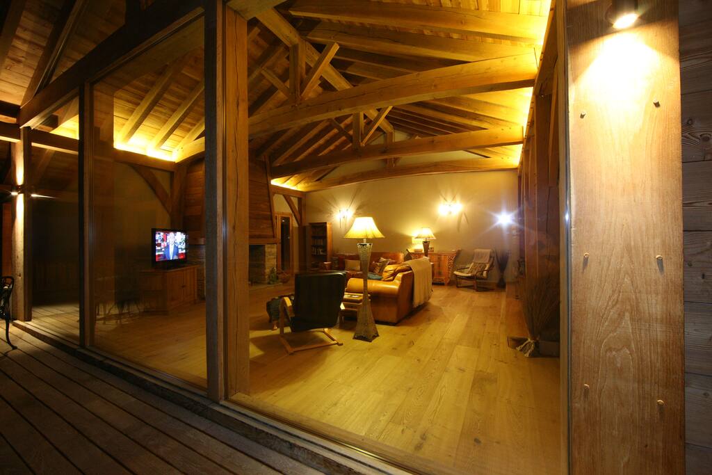 Lounge at night