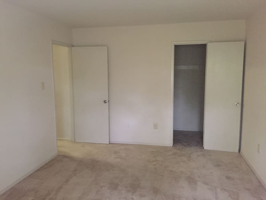 Unfurnished bedroom