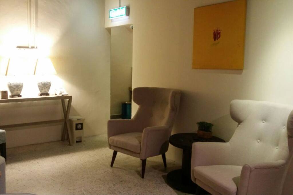This is a quiet common quiet area for residents of Kim Haus at Level 3. There is also sharing washing area & dryer machine for residents.