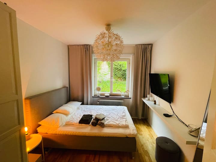 Dormitorio 2 con una cama de 140 cm. AppleTV. 