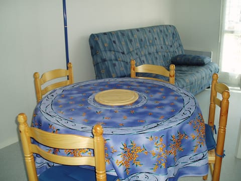 Popular Airbnb listing: Very nice 2 bedroom residence close to the harbor in Arzon