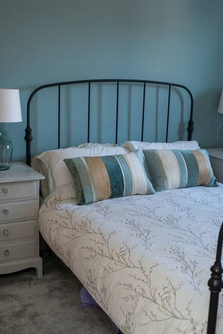 A large double-bedroom with en-suite and Sky TV allows you to spend your stay in privacy if you prefer