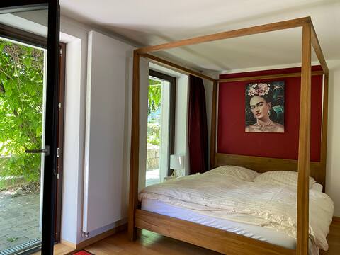 Idyllic and central - Bettis Airbnb