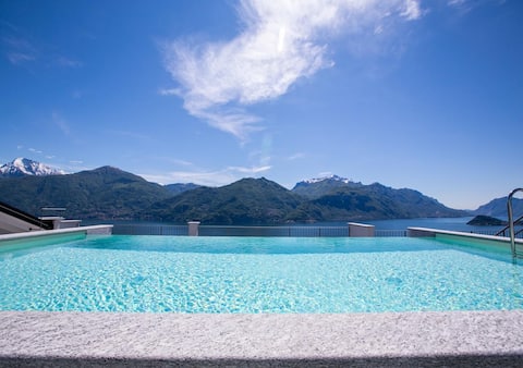 Casa Laura with infinity pool and lake view