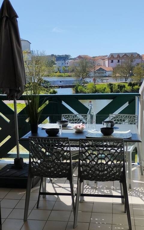 Cosy Apartment, Lake View Near Sea&Port Pool