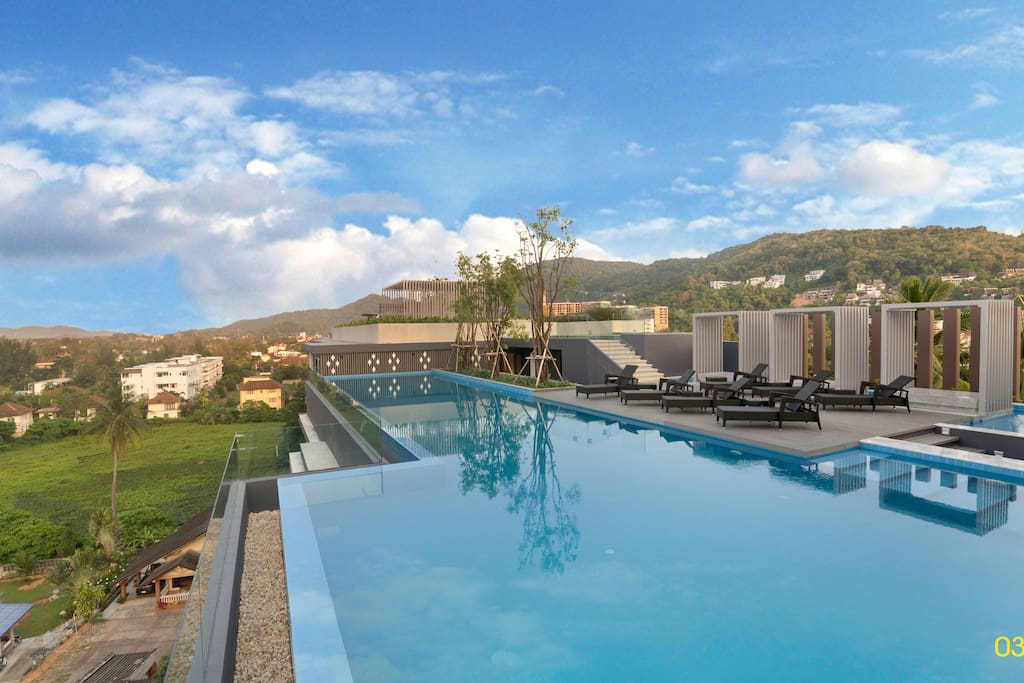 A huge pool with a view of mountains