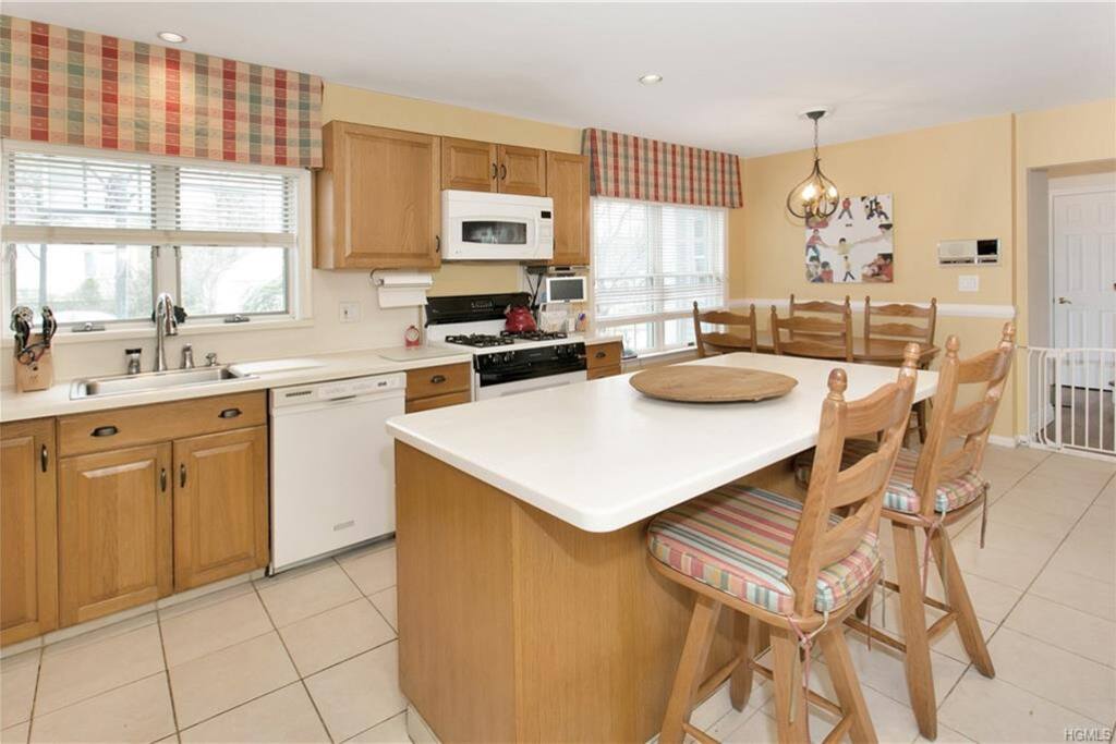 Eat in Kitchen for up to 9