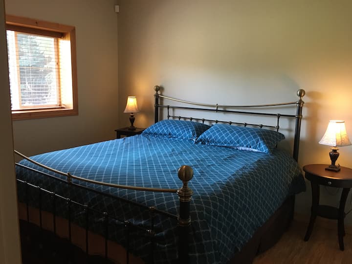 Мајстор со брачен кревет (широк 180-220 см